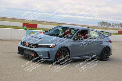 media/Mar-30-2025-Speed Ventures (Sun) [[39e6b1441d]]/Green/Grid/